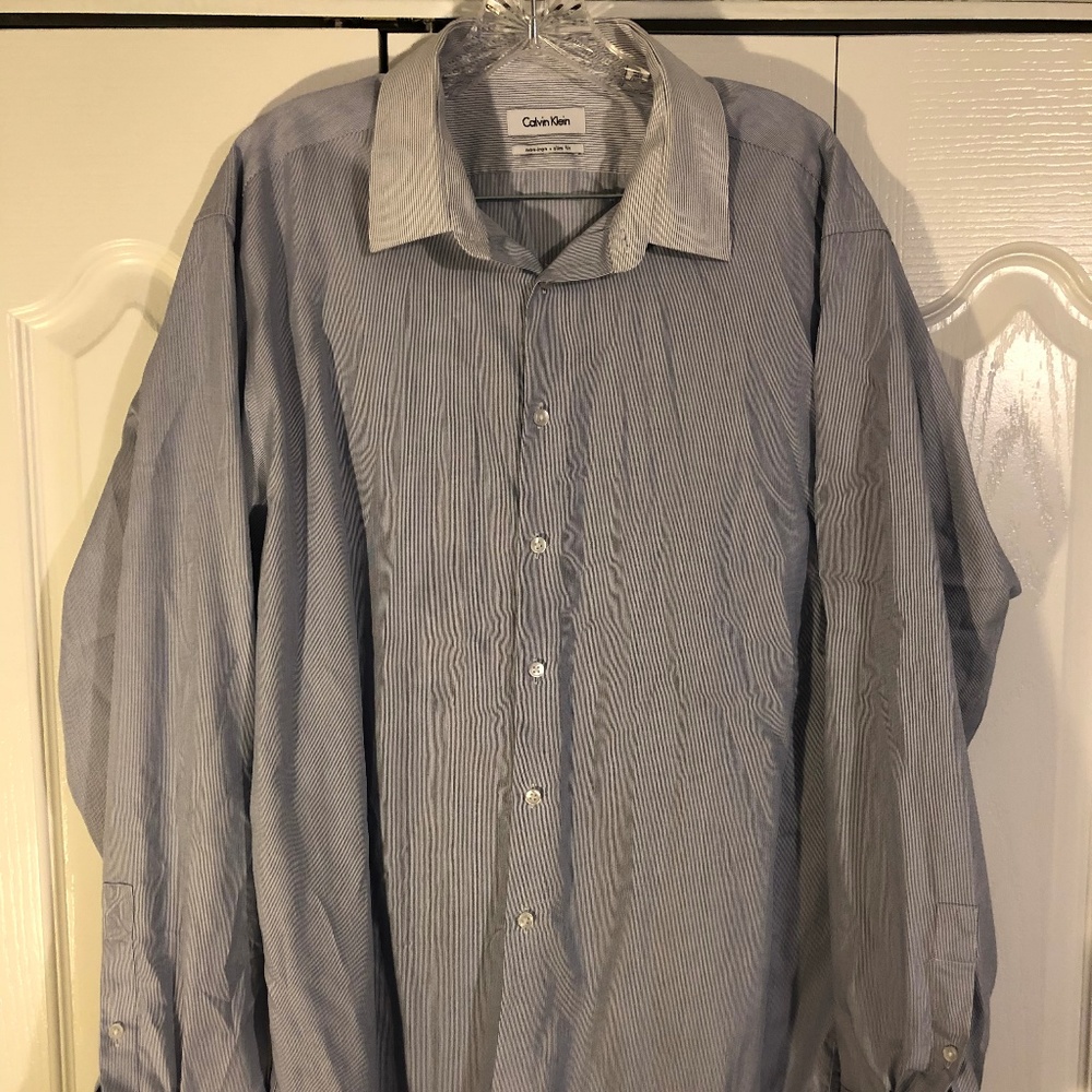 Calvin Klein - XL Slim fit pin striped button up
